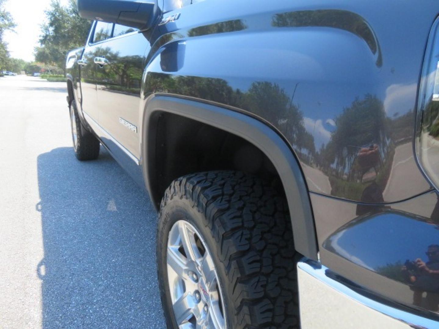 2014 /Black GMC Sierra 1500 SLT Crew Cab 2WD (3GTP1VEC2EG) with an 5.3L V8 OHV 16V engine, 6-Speed Automatic transmission, located at 4301 Oak Circle #19, Boca Raton, FL, 33431, (954) 561-2499, 26.388861, -80.084038 - Photo#24